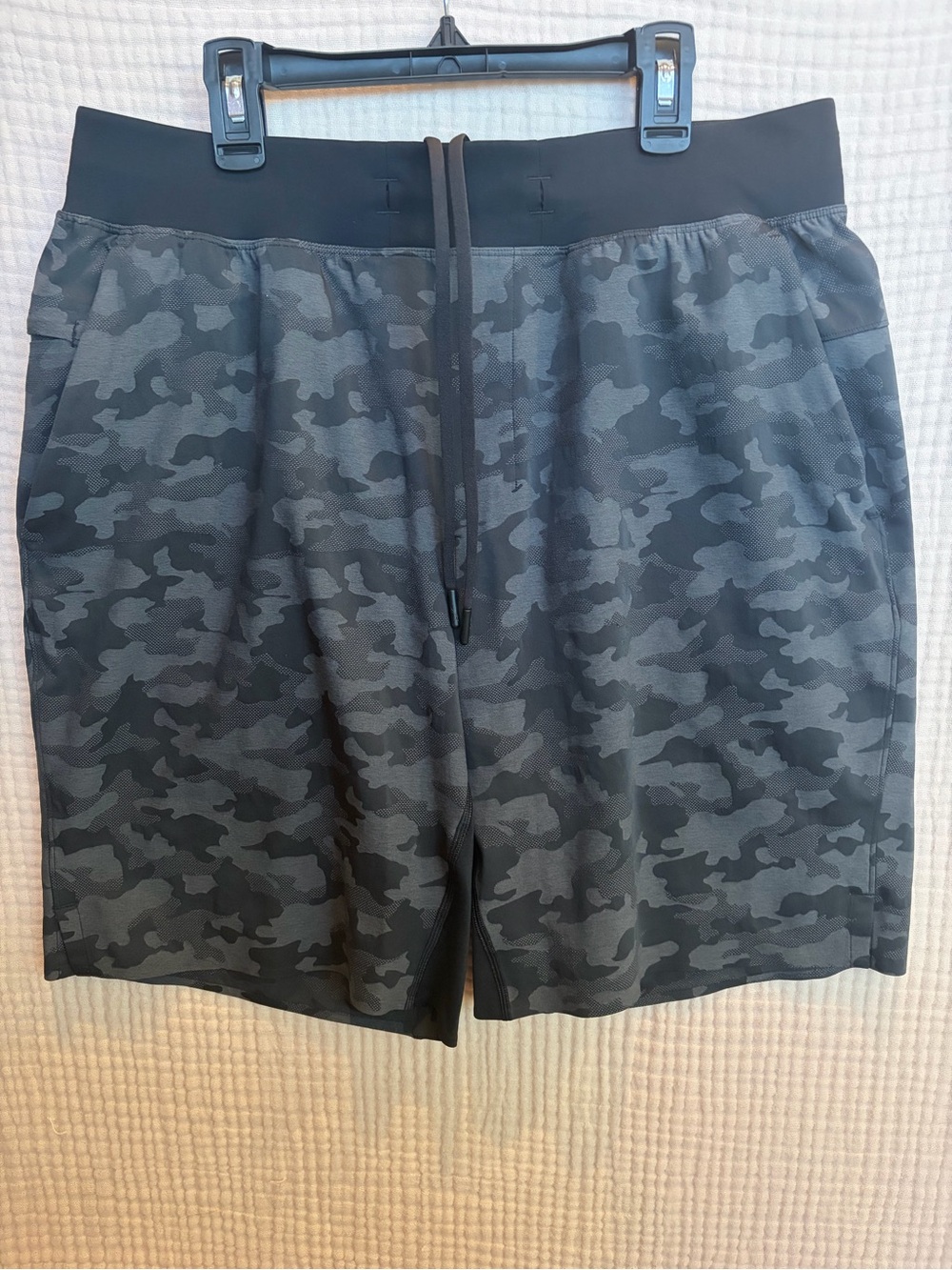 lululemon T.H.E. Short Linerless Mesh Camo 9” Men’s L Black Gray M7AC0S